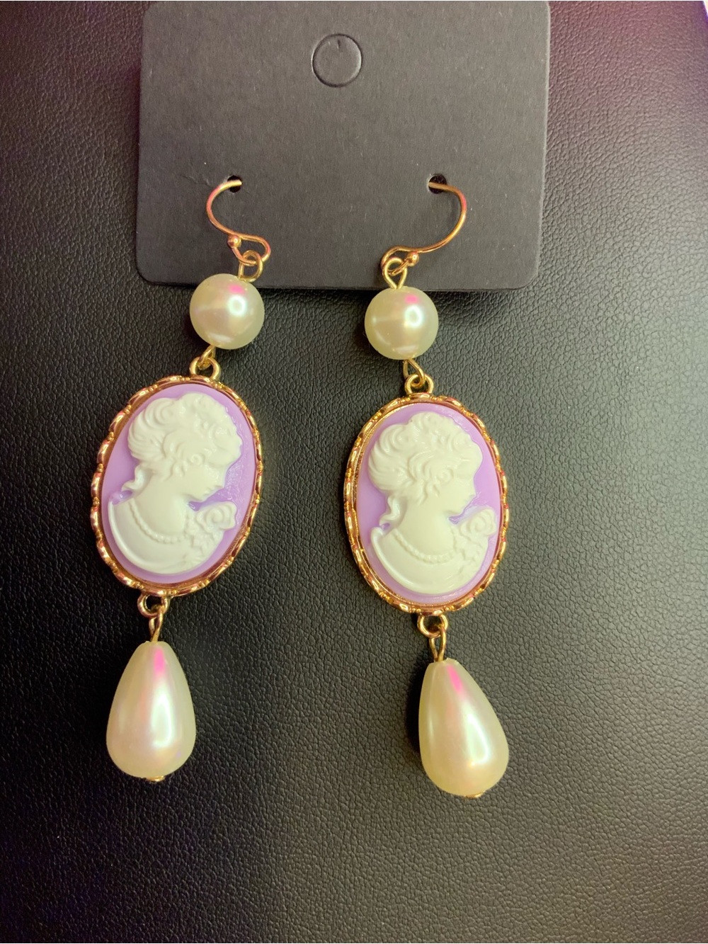 Vintage-Inspired Lavender Cameo Drop Earrings with Pearl Accents (Z-24)